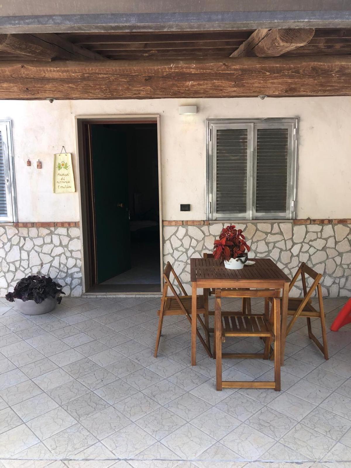 A Casa Di Nonna Emilia Bed and Breakfast Campagna Exteriör bild